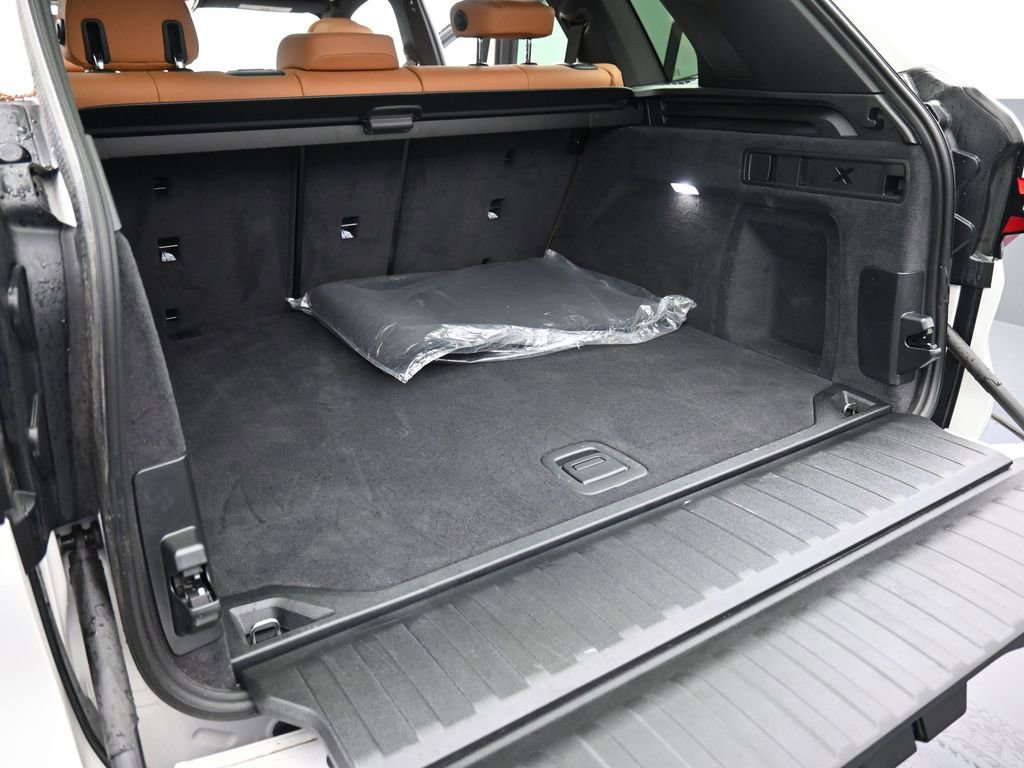 New 2026 BMW X5 xDrive40i w/ Climate Comfort Package image 17