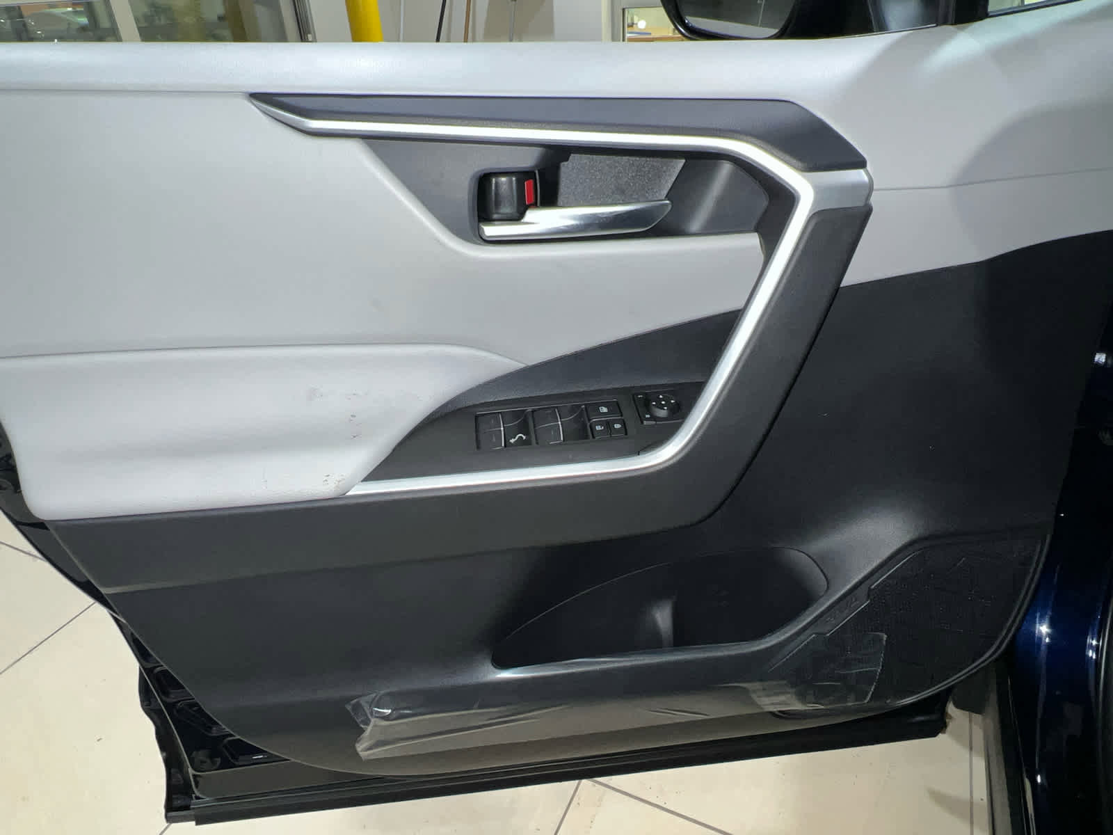 New 2025 Toyota RAV4 XLE w/ Convenience Package image 11