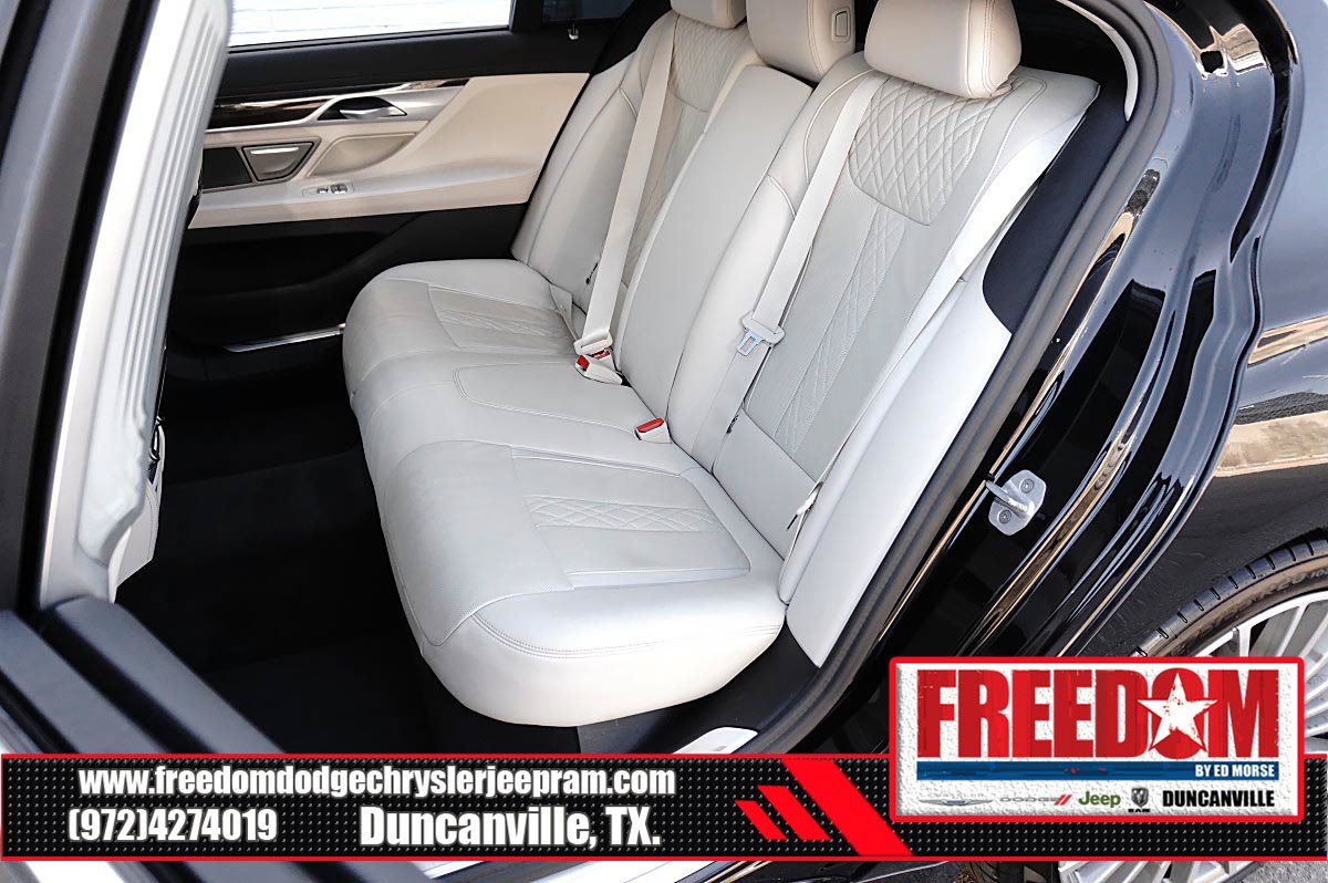 Used 2021 BMW 740i w/ Premium Package RWD image 14