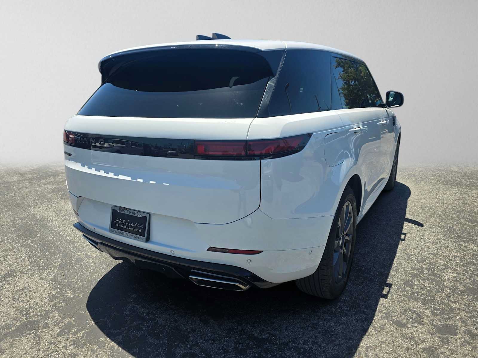 Used 2024 Land Rover Range Rover Sport Dynamic SE AWD/4WD image 5