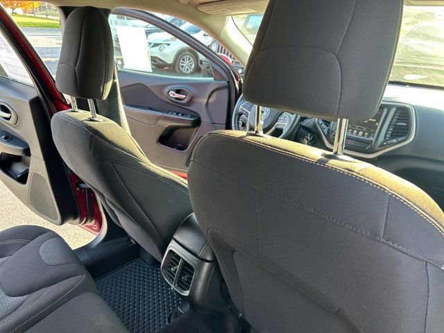 Used 2017 Jeep Cherokee Latitude w/ Safety/Convenience Group image 26