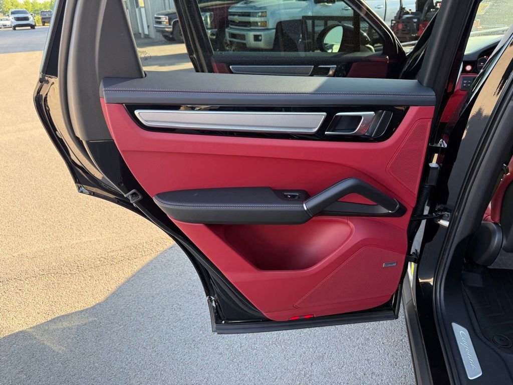 Used 2022 Porsche Cayenne S image 10