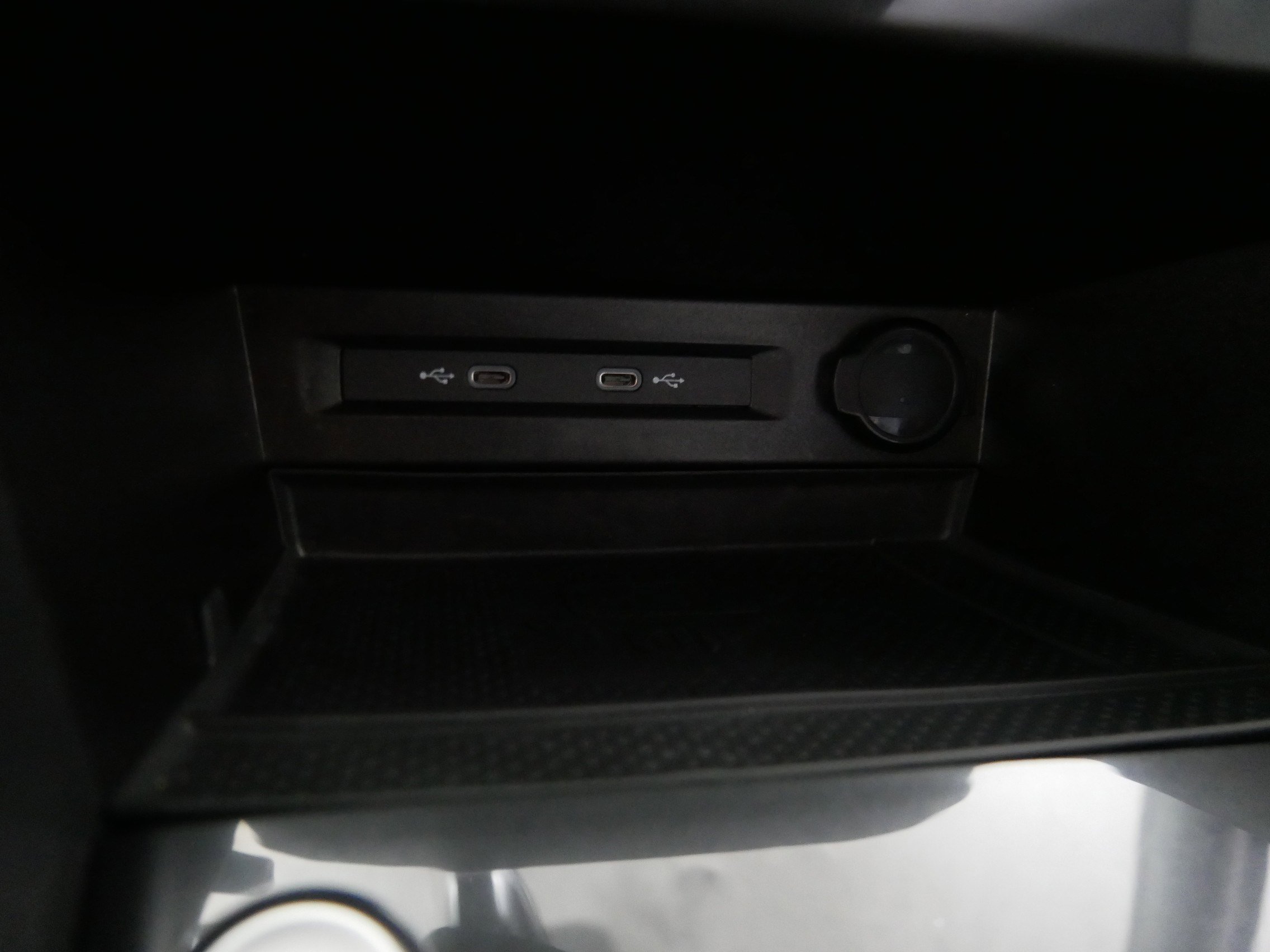 Used 2023 Volkswagen Tiguan SEL R-Line image 31