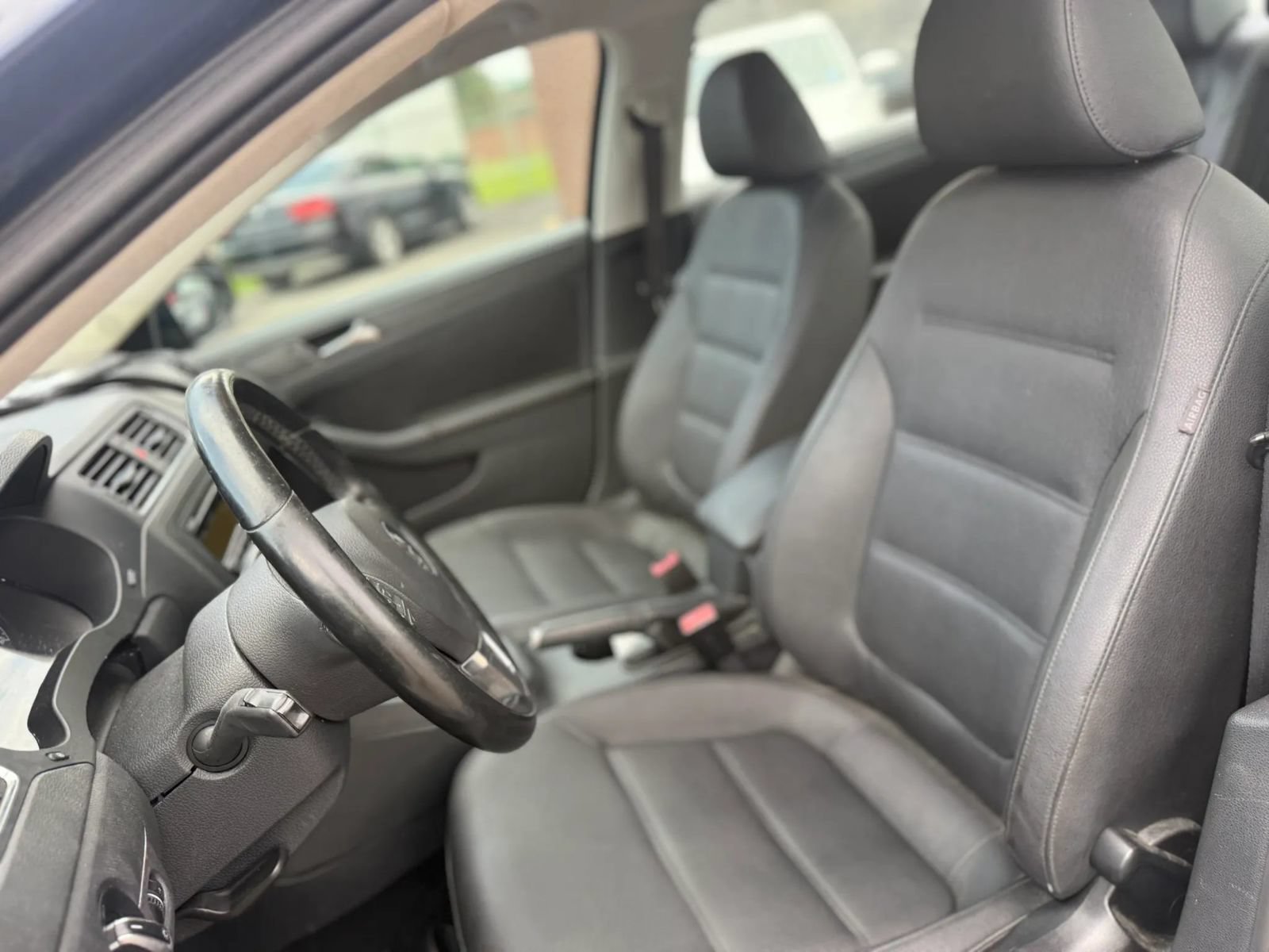 Used 2011 Volkswagen Jetta SE FWD image 10