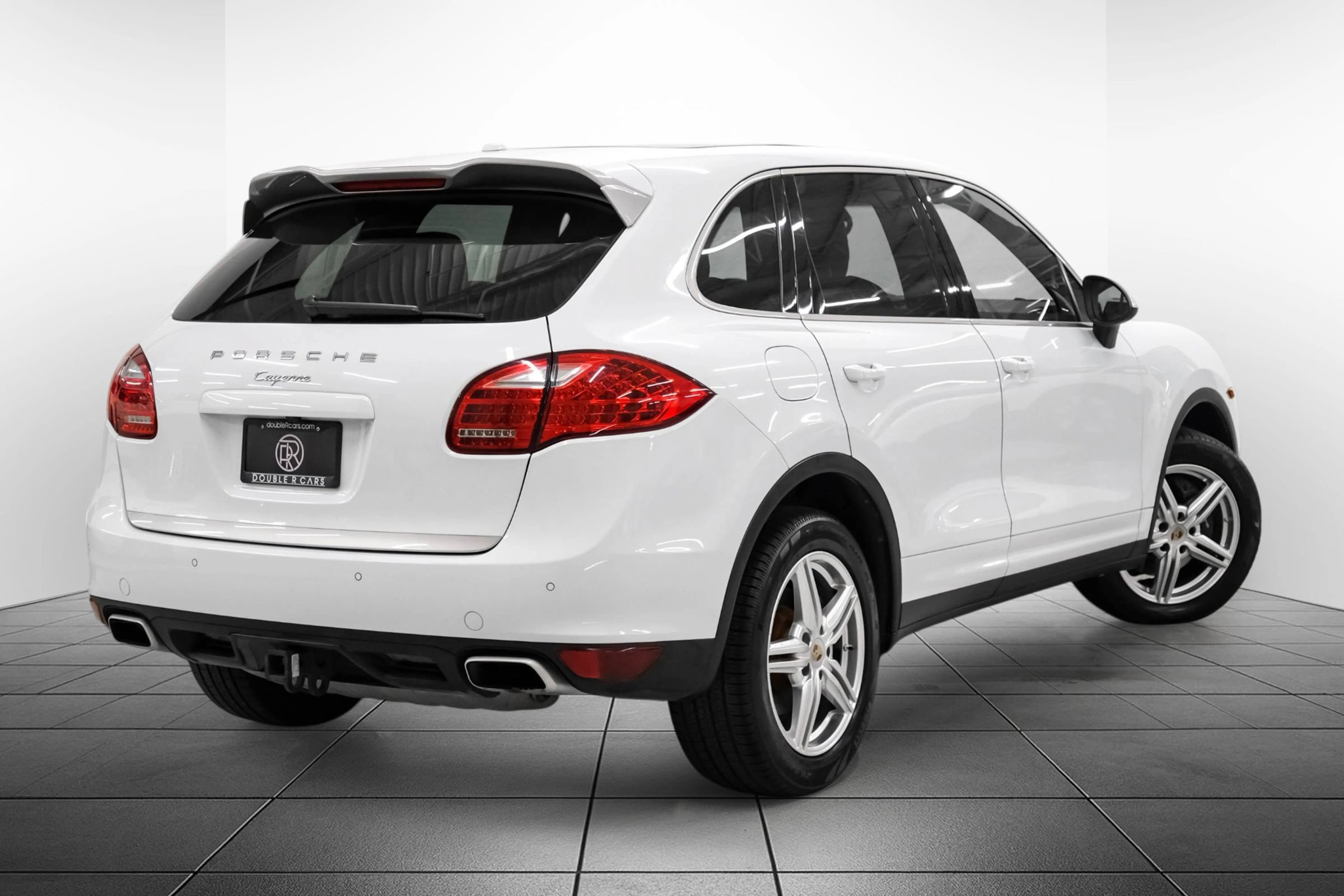 Used 2014 Porsche Cayenne Platinum Edition AWD/4WD image 9