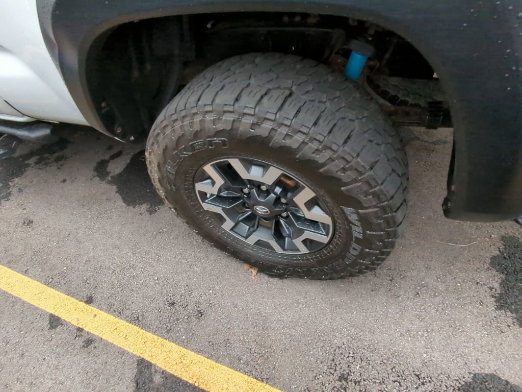 Used 2019 Toyota Tacoma TRD Off-Road w/ Technology Package image 6