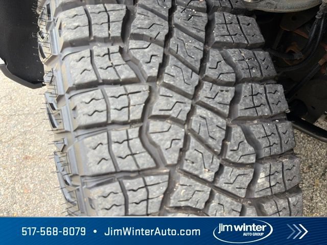 Used 2024 GMC Sierra 1500 AT4 w/ AT4 Preferred Package AWD/4WD image 4