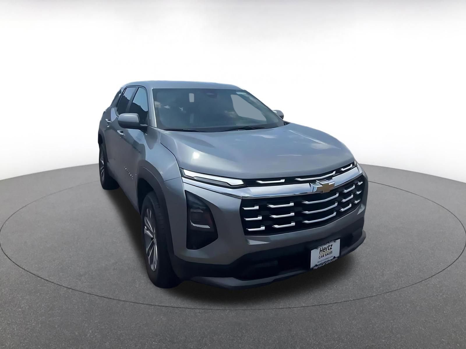 Used 2025 Chevrolet Equinox LT AWD/4WD image 3