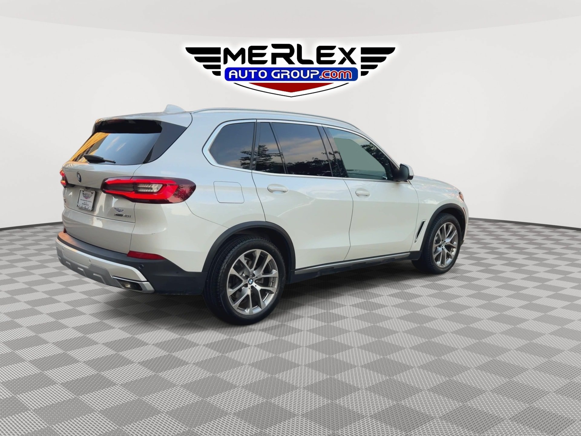 Used 2021 BMW X5 xDrive40i w/ Premium Package 2 AWD/4WD image 2