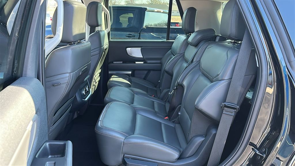 Used 2025 Ford Expedition Active AWD/4WD image 27