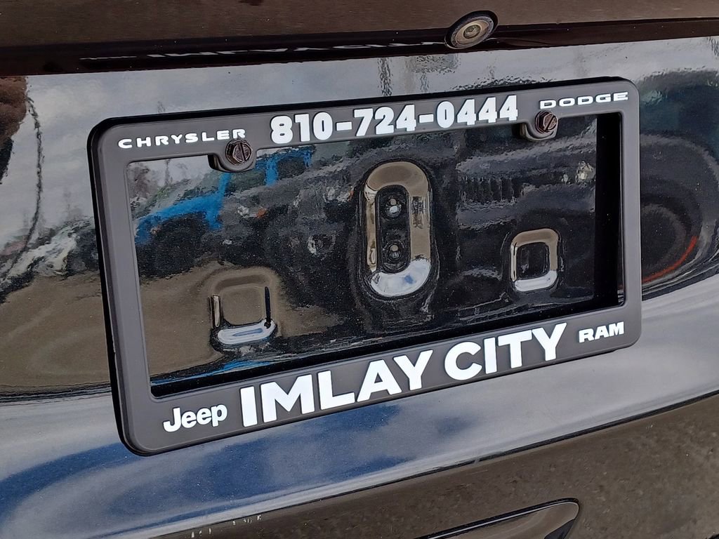 Used 2023 Chrysler Pacifica Touring-L FWD image 7