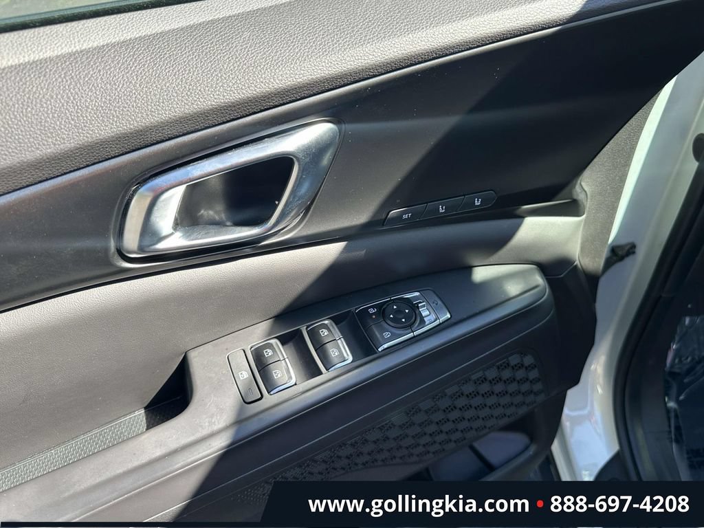 Certified 2026 Kia Carnival SX w/ SX Dark Edition Package FWD image 15