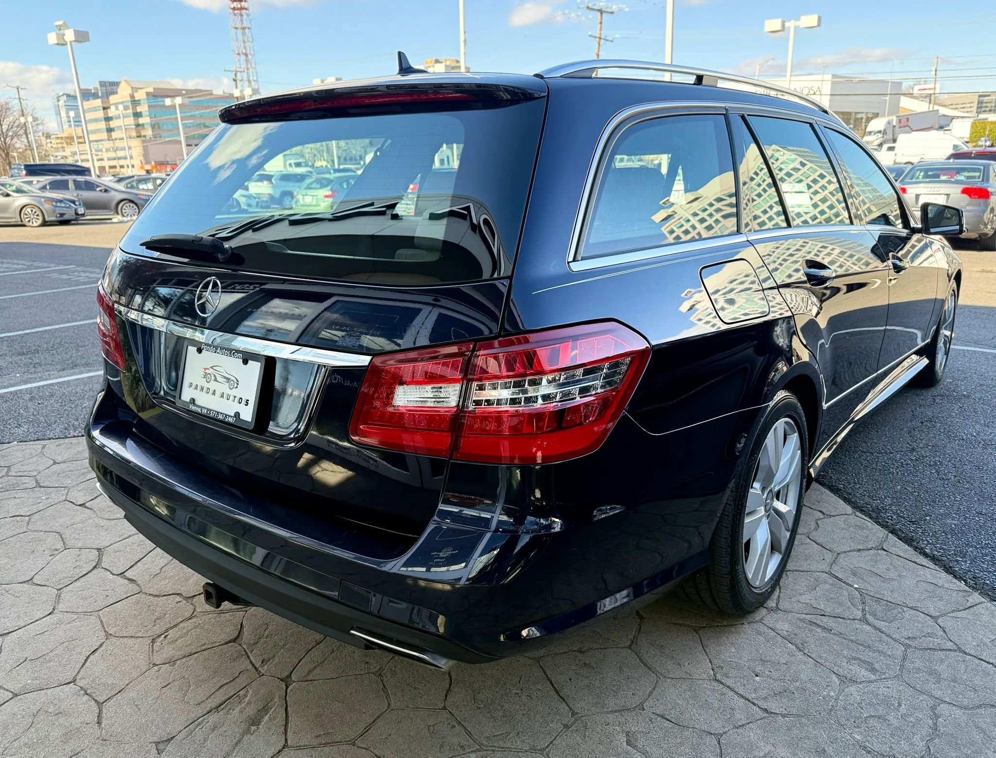 Used 2011 Mercedes-Benz E 350 4MATIC Wagon image 7