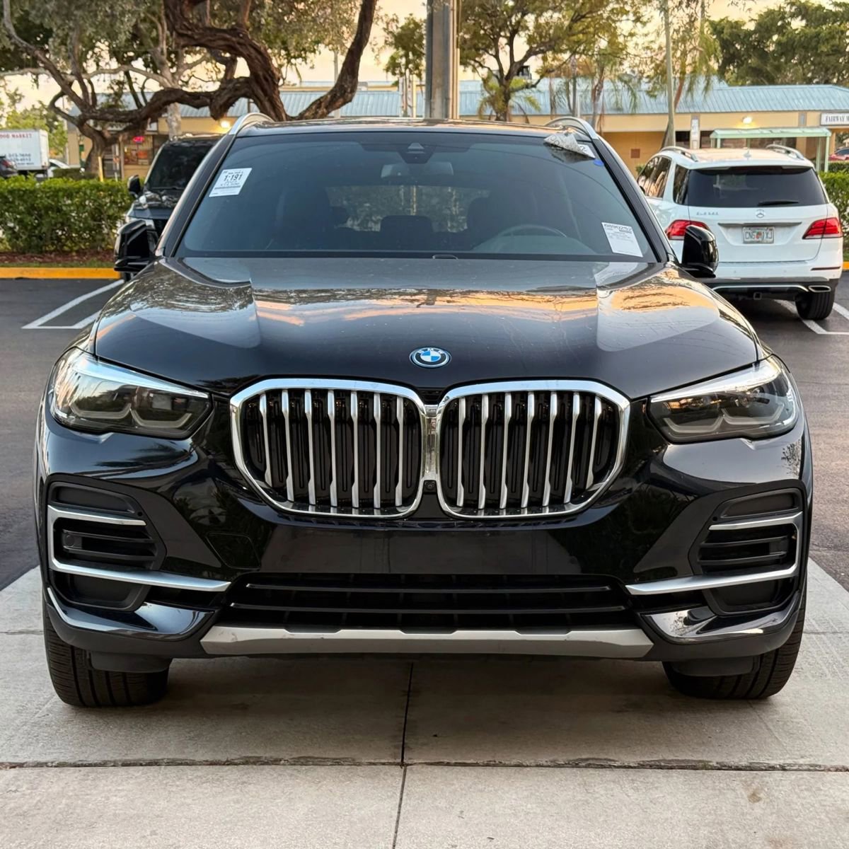 Used 2023 BMW X5 xDrive45e w/ Climate Comfort Package AWD/4WD image 3