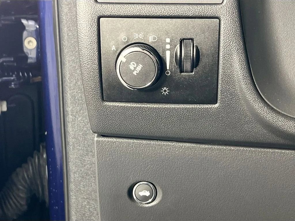 Used 2013 Dodge Challenger R/T image 11