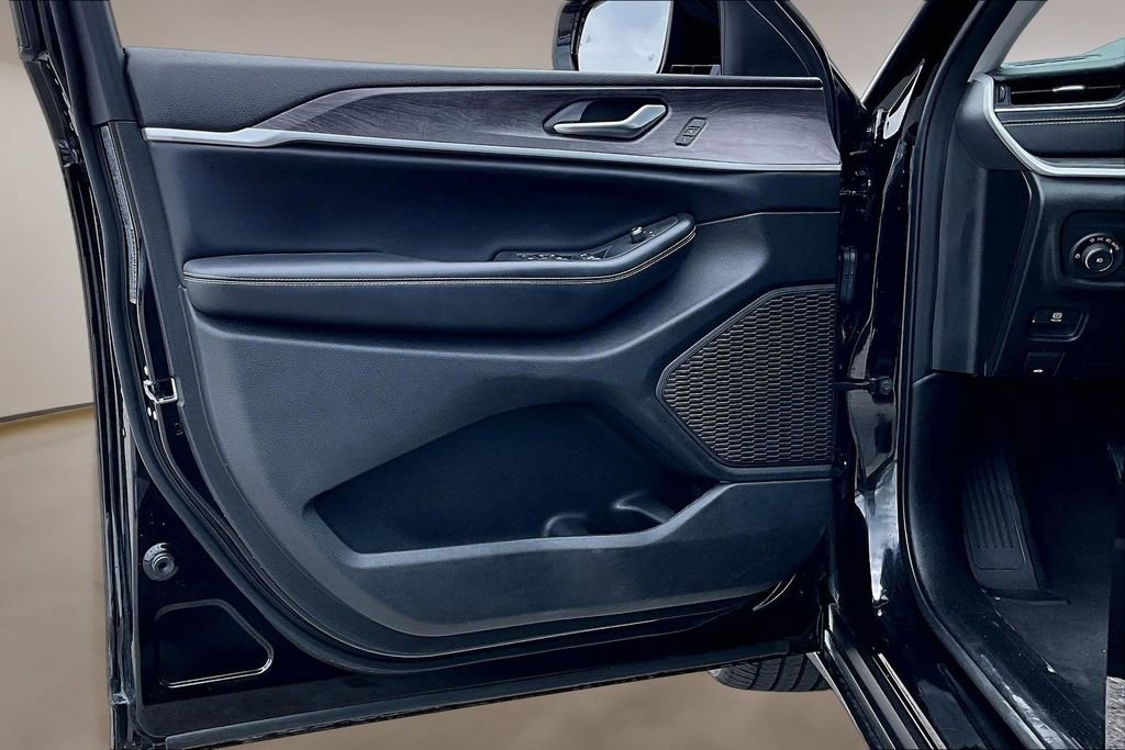 Used 2020 Jeep Grand Cherokee High Altitude AWD/4WD image 17