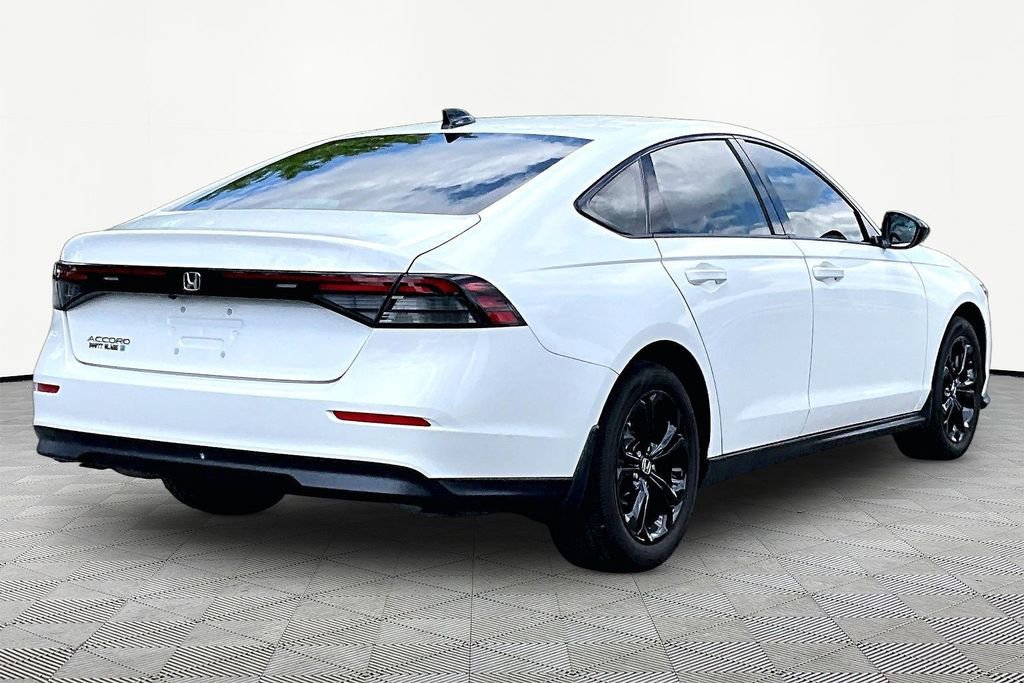 Used 2025 Honda Accord SE image 6