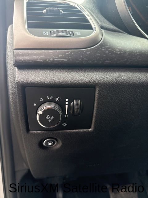 Used 2018 Jeep Grand Cherokee Laredo AWD/4WD image 16