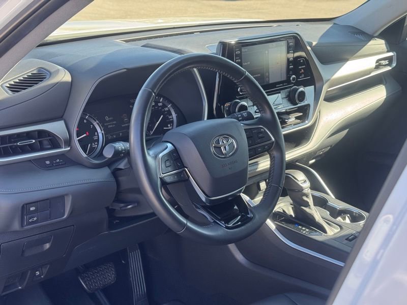 Used 2021 Toyota Highlander XLE image 12