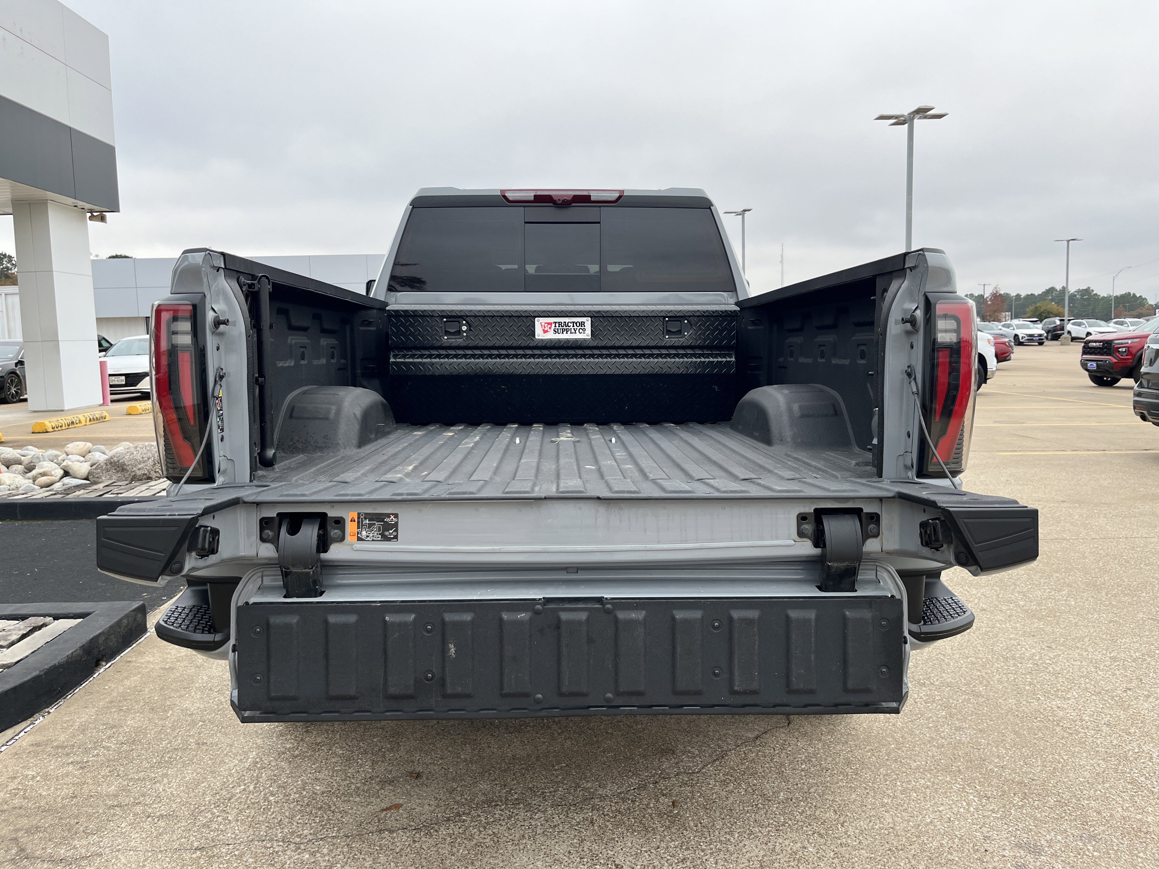 Used 2025 GMC Sierra 2500 AT4 w/ AT4 Premium Plus Package image 31