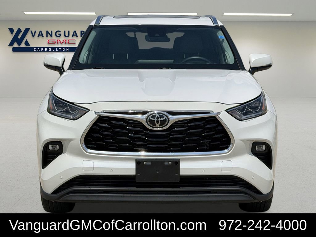 Used 2023 Toyota Highlander Limited image 3