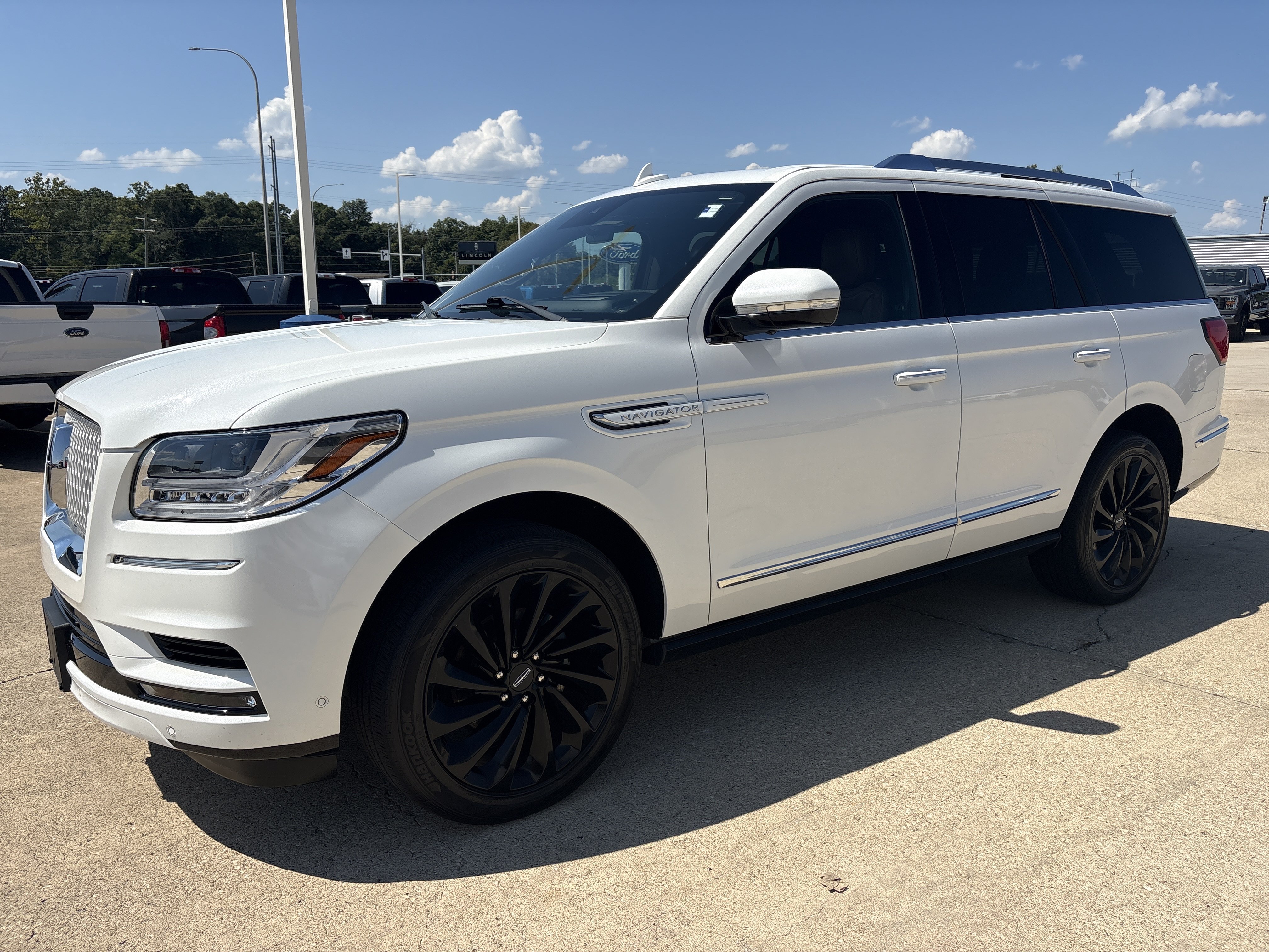 Used 2021 Lincoln Navigator Reserve AWD/4WD image 3
