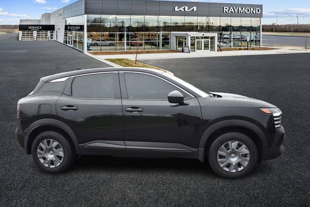 Used 2025 Nissan Kicks S image 2
