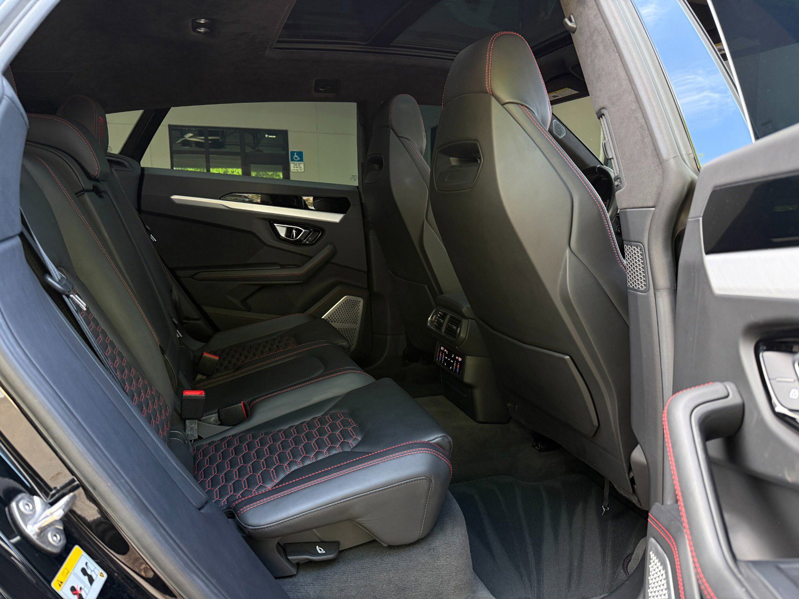 Used 2019 Lamborghini Urus AWD/4WD image 27