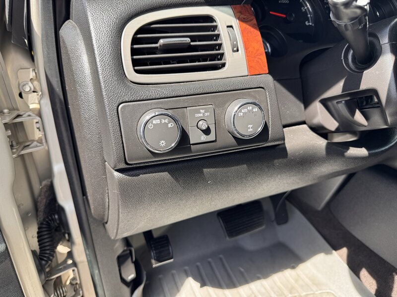 Used 2014 Chevrolet Tahoe LTZ AWD/4WD image 17