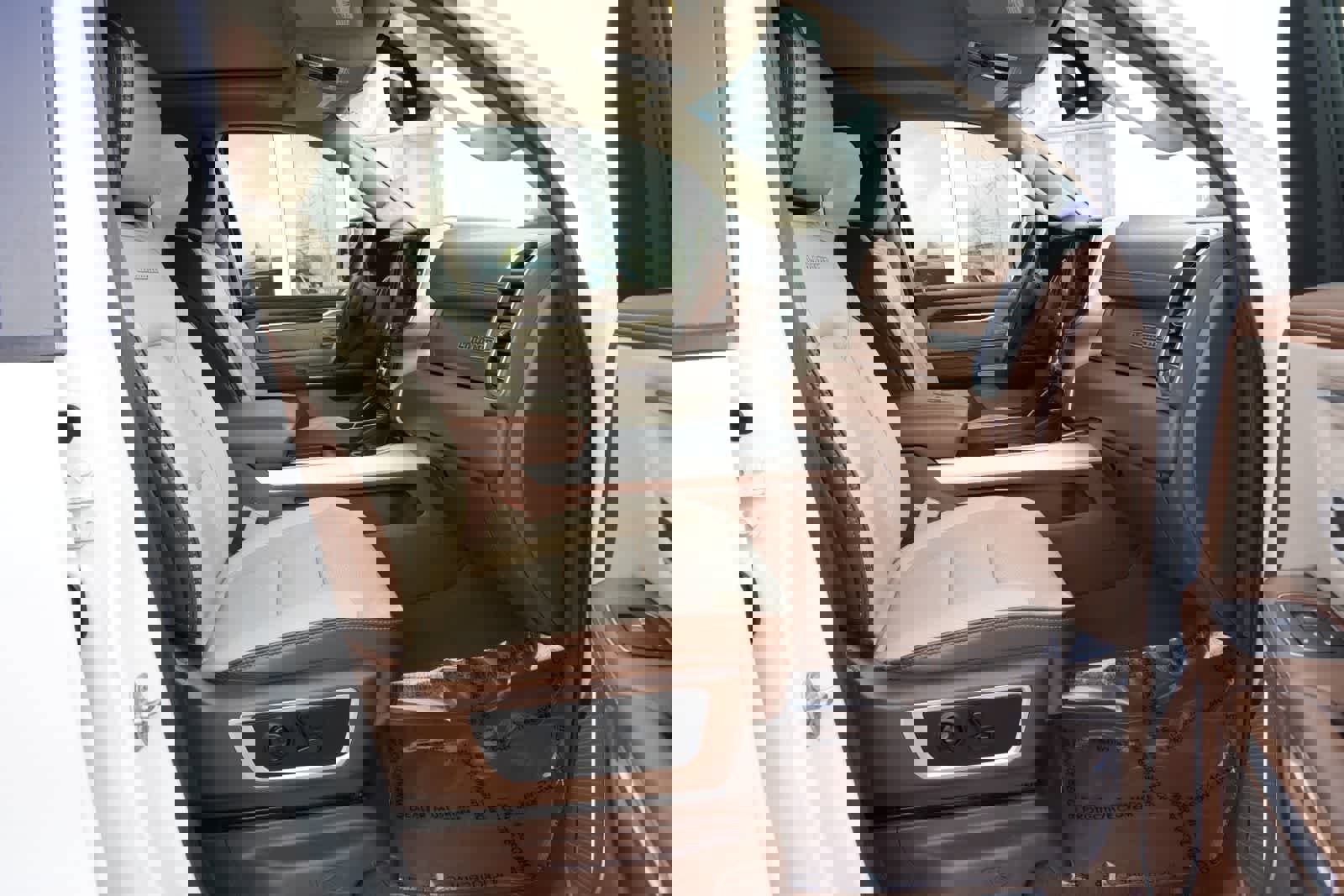 Used 2019 RAM 1500 Laramie AWD/4WD image 17