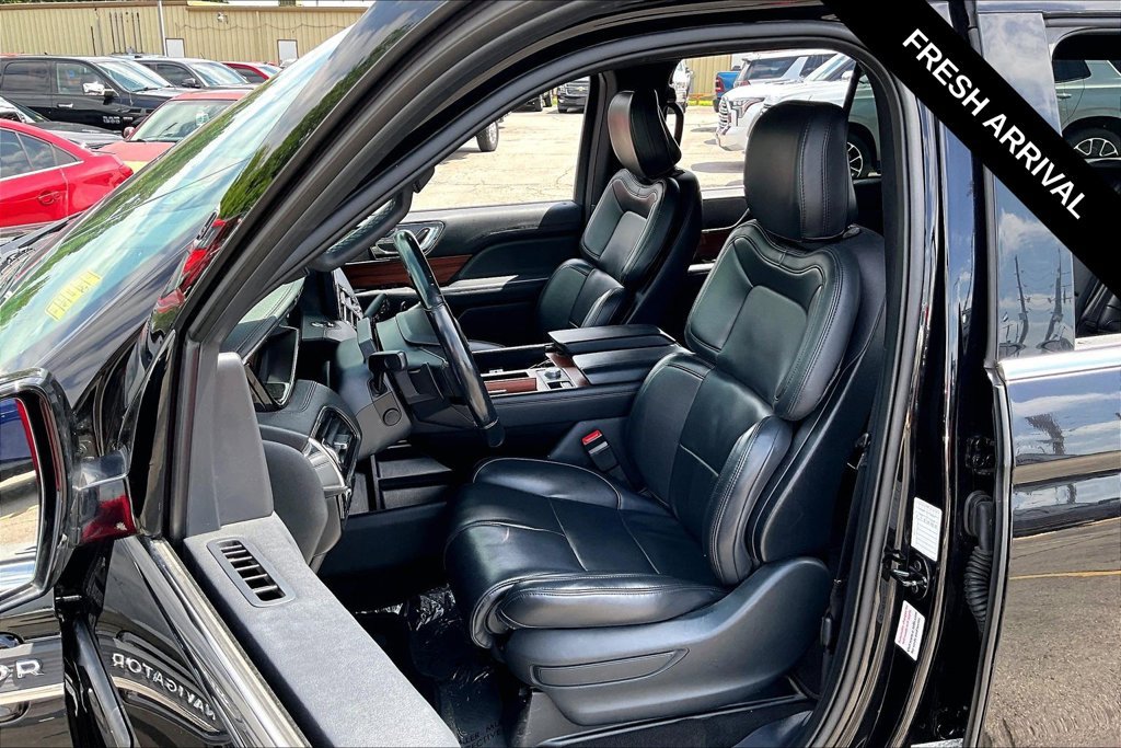 Used 2024 Lincoln Navigator L 4WD image 6