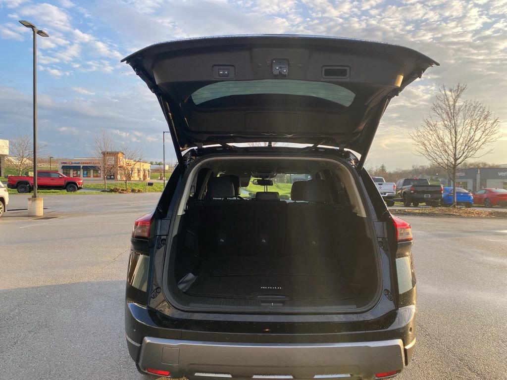 Used 2024 Nissan Rogue SL image 12