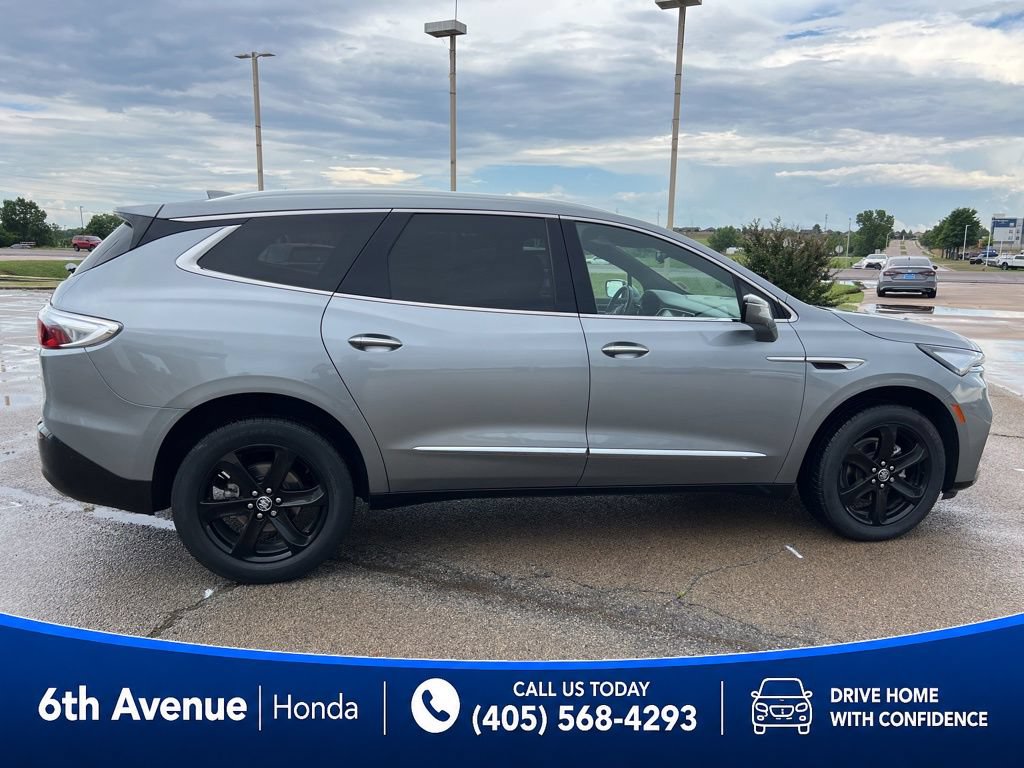Used 2023 Buick Enclave Essence w/ Sport Touring Edition FWD image 4