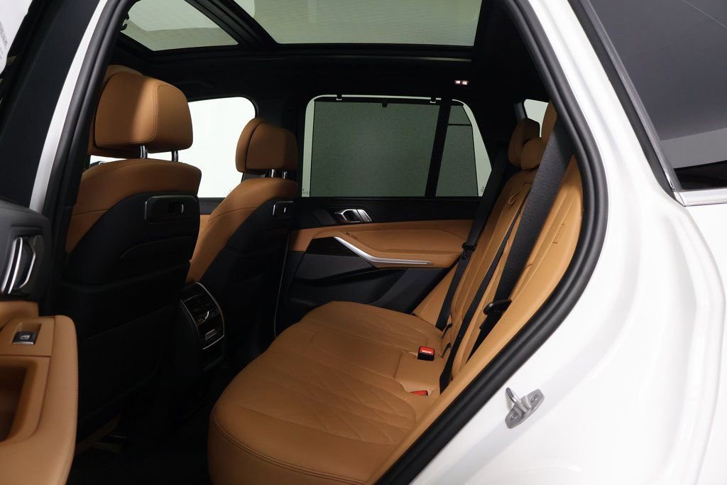 New 2026 BMW X5 xDrive50e w/ Executive Package image 6