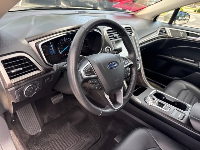 Used 2017 Ford Fusion SE w/ Fusion SE Technology Package FWD image 15