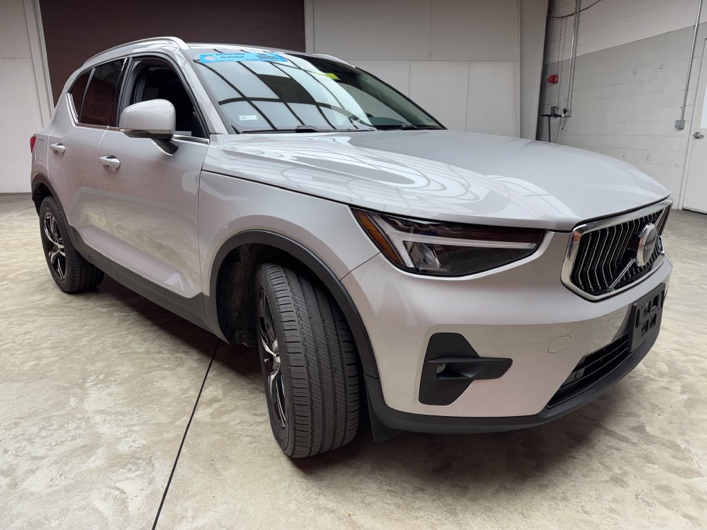 Used 2023 Volvo XC40 B5 Plus AWD/4WD image 8