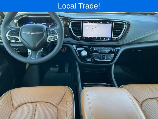 Used 2023 Chrysler Pacifica Pinnacle image 2