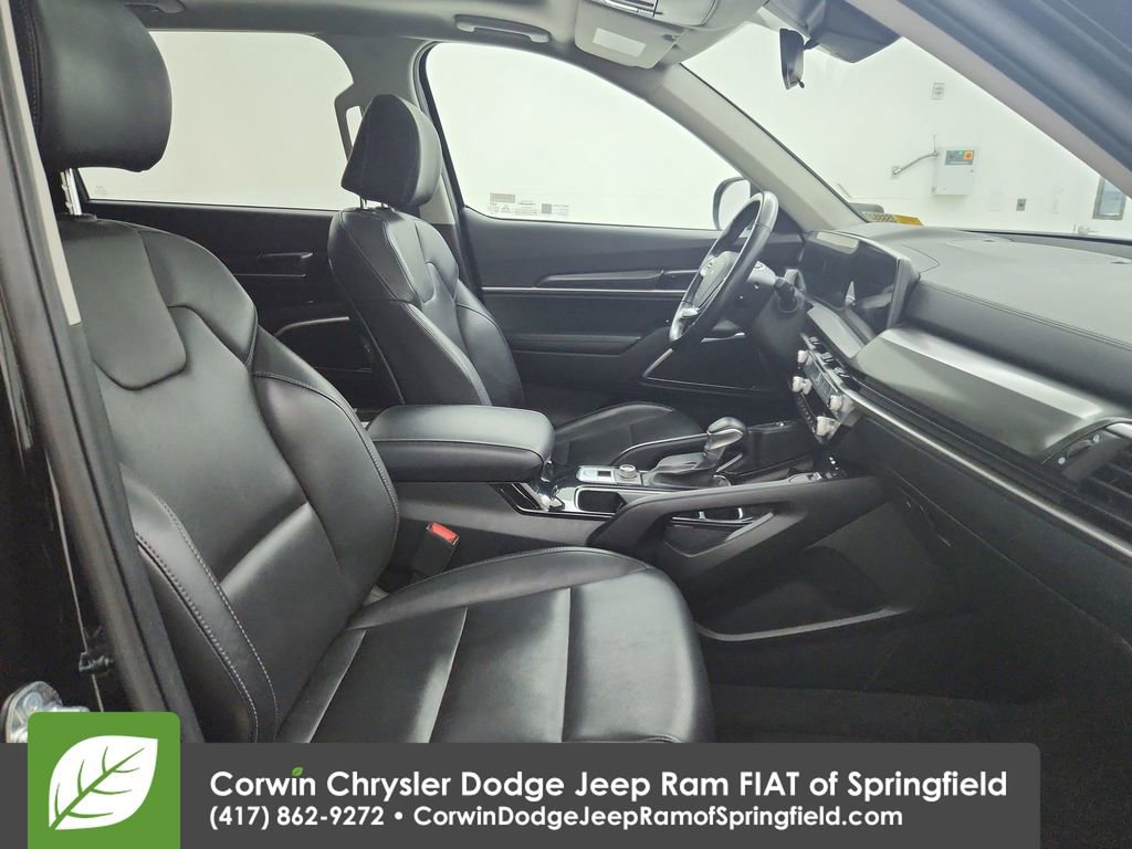 Used 2025 Kia Telluride S AWD/4WD image 35