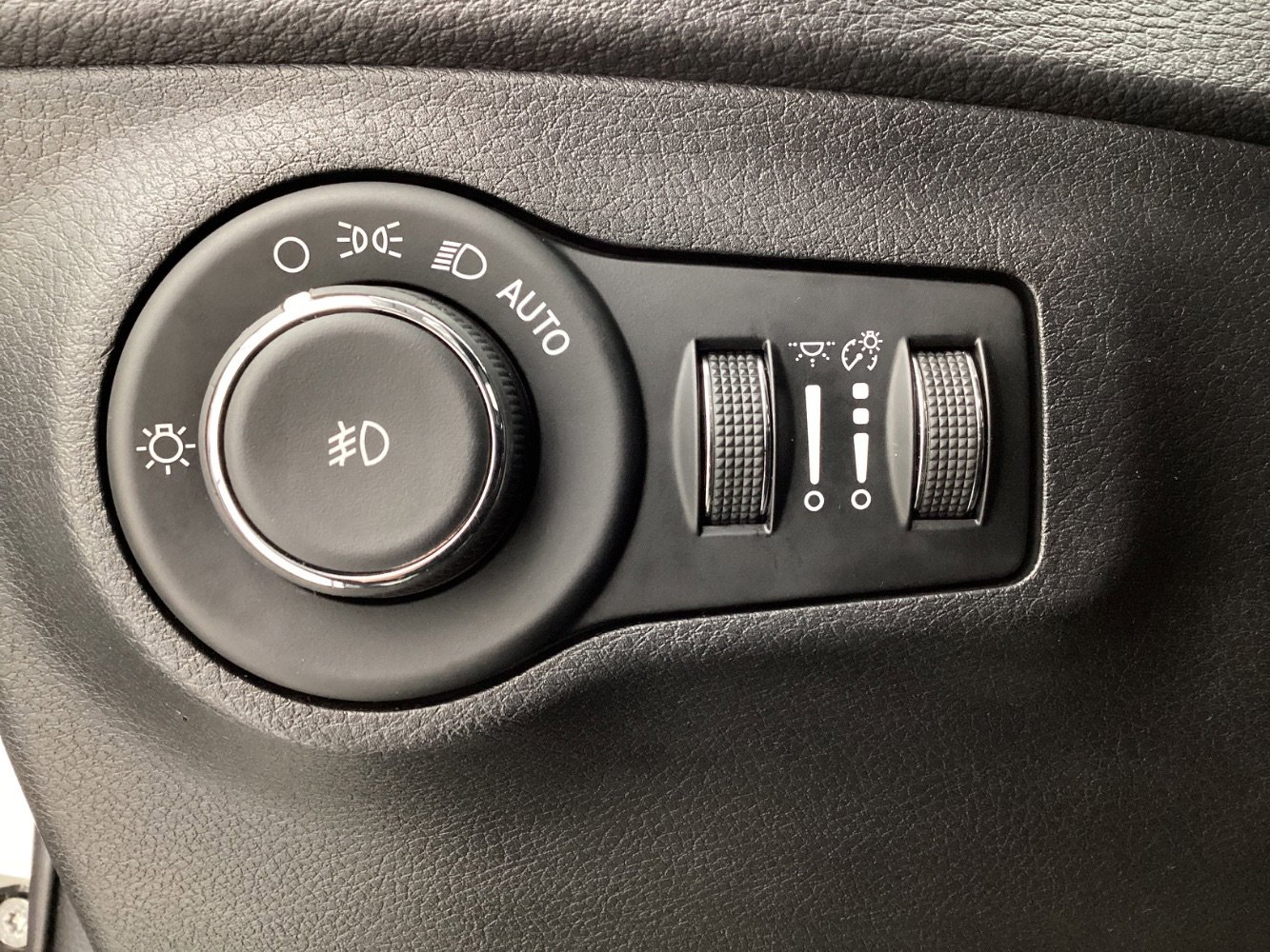 Used 2017 Jeep Compass Trailhawk w/ Leather Interior Group AWD/4WD image 39