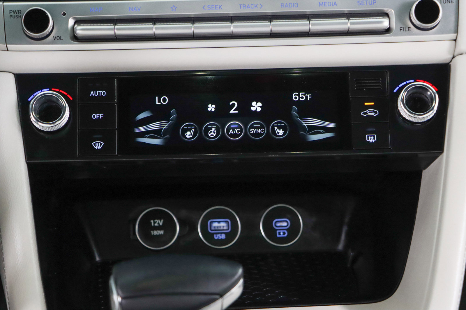 Used 2025 Genesis G70 2.5T image 20