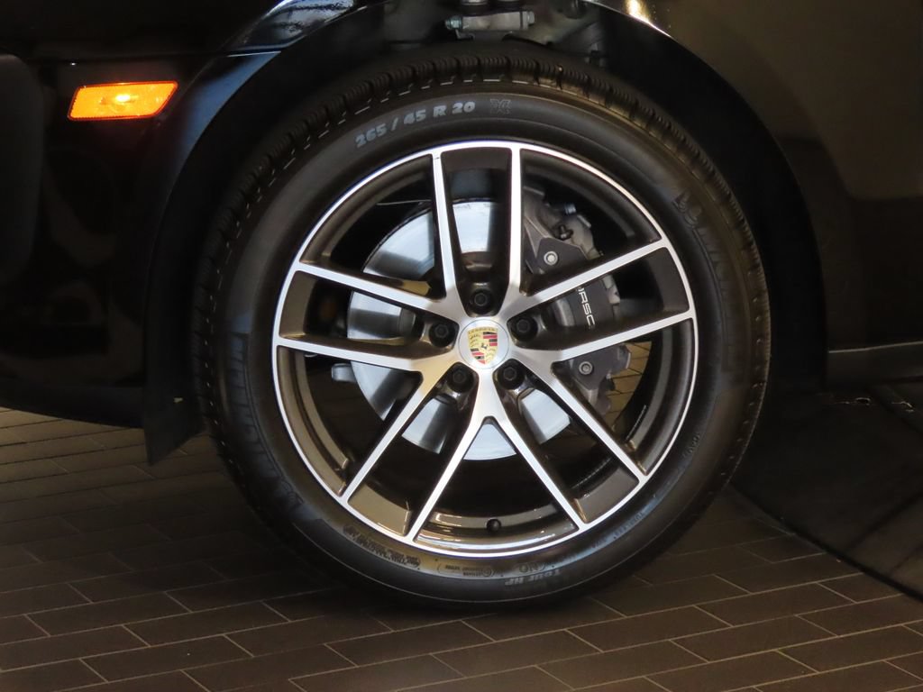 Certified 2026 Porsche Macan AWD/4WD image 11