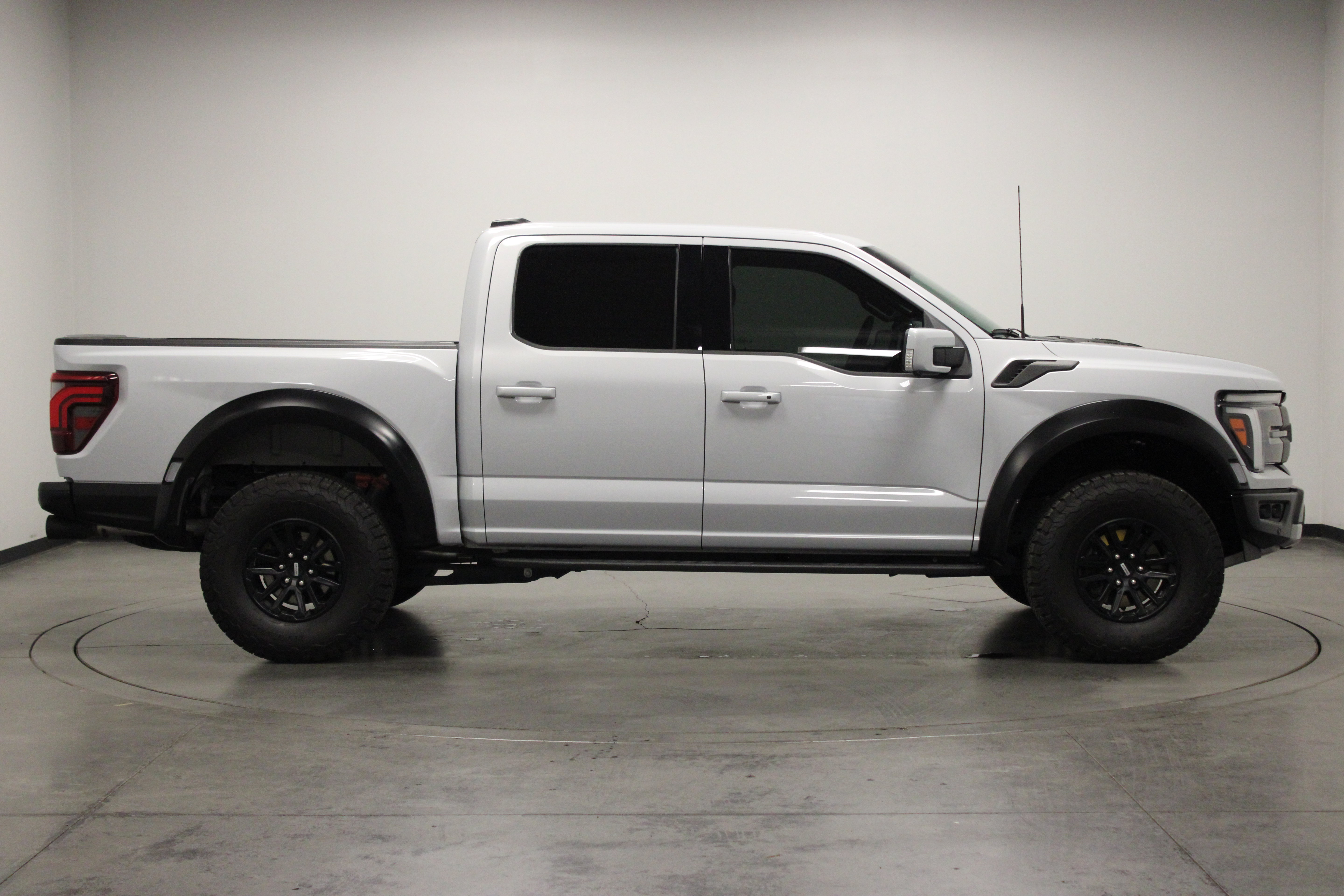Used 2025 Ford F150 Raptor AWD/4WD image 9