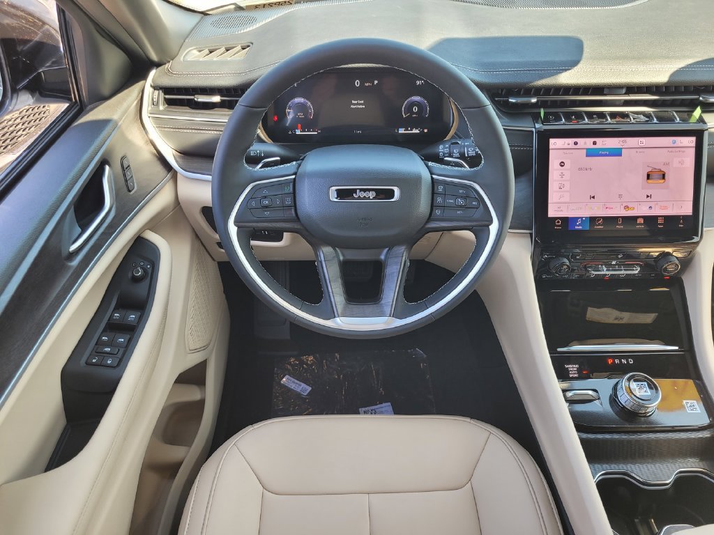 New 2025 Jeep Grand Cherokee L Limited w/ Black Appearance Package AWD/4WD image 5