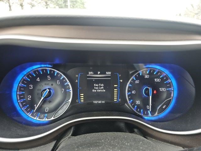 Used 2018 Chrysler Pacifica Touring-L image 24