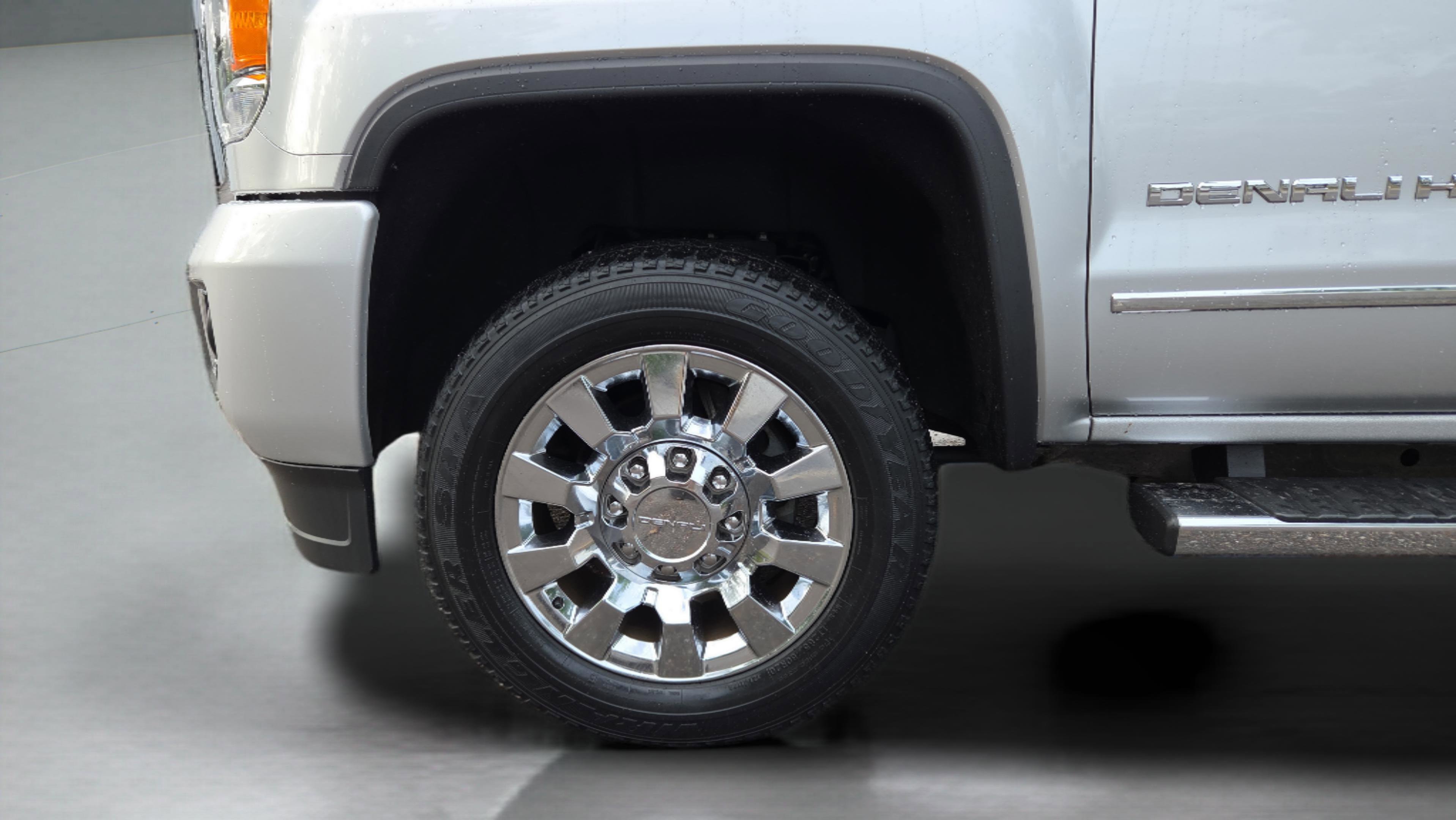 Used 2019 GMC Sierra 2500 Denali w/ Duramax Plus Package image 9