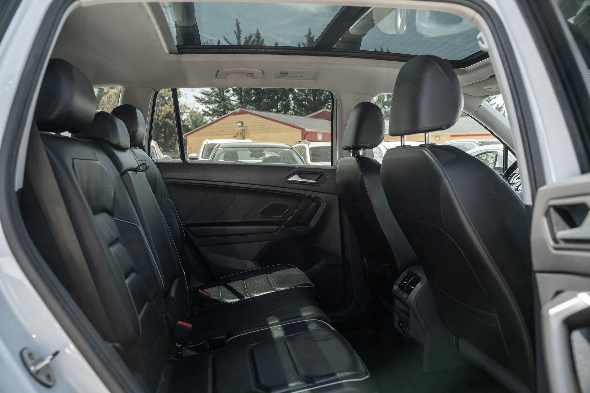 Used 2019 Volkswagen Tiguan SEL Premium AWD/4WD image 11
