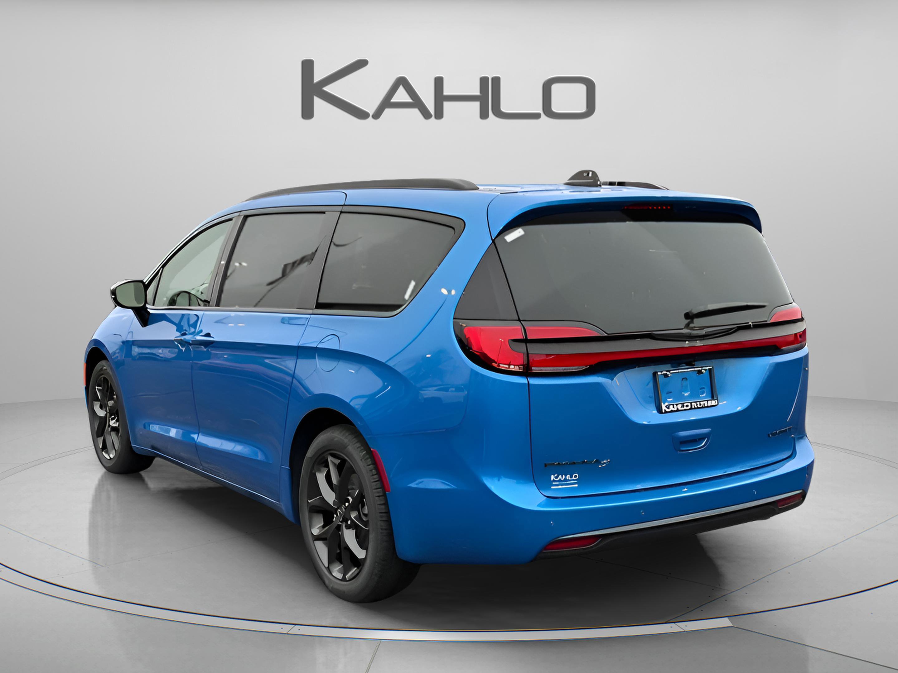 New 2026 Chrysler Pacifica Limited w/ S Appearance Package image 5