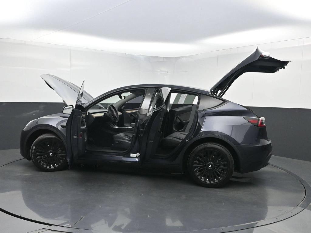 Used 2024 Tesla Model Y Long Range AWD/4WD image 35