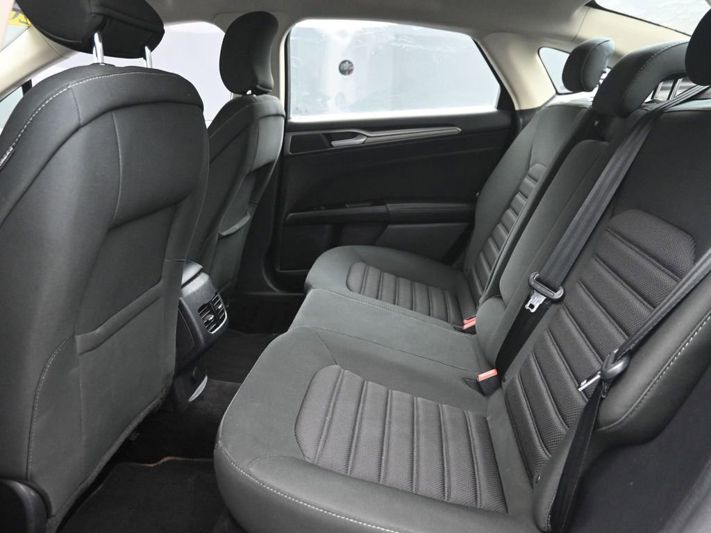 Used 2017 Ford Fusion SE w/ Fusion SE Technology Package image 11