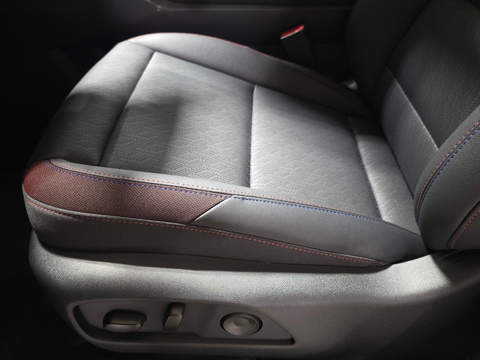 New 2026 Chevrolet Equinox RS image 23